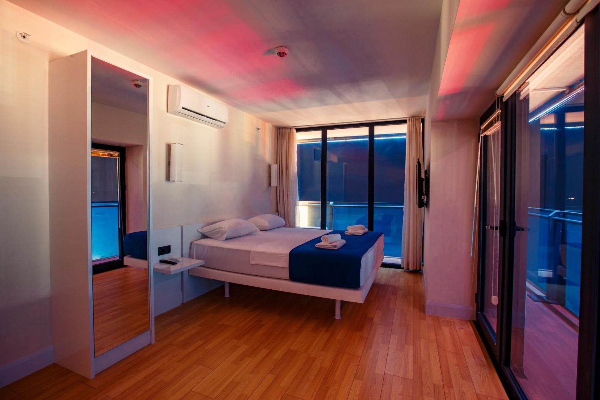 Panorama Orbi Beach Resort Center Suite バトゥーミ エクステリア 写真