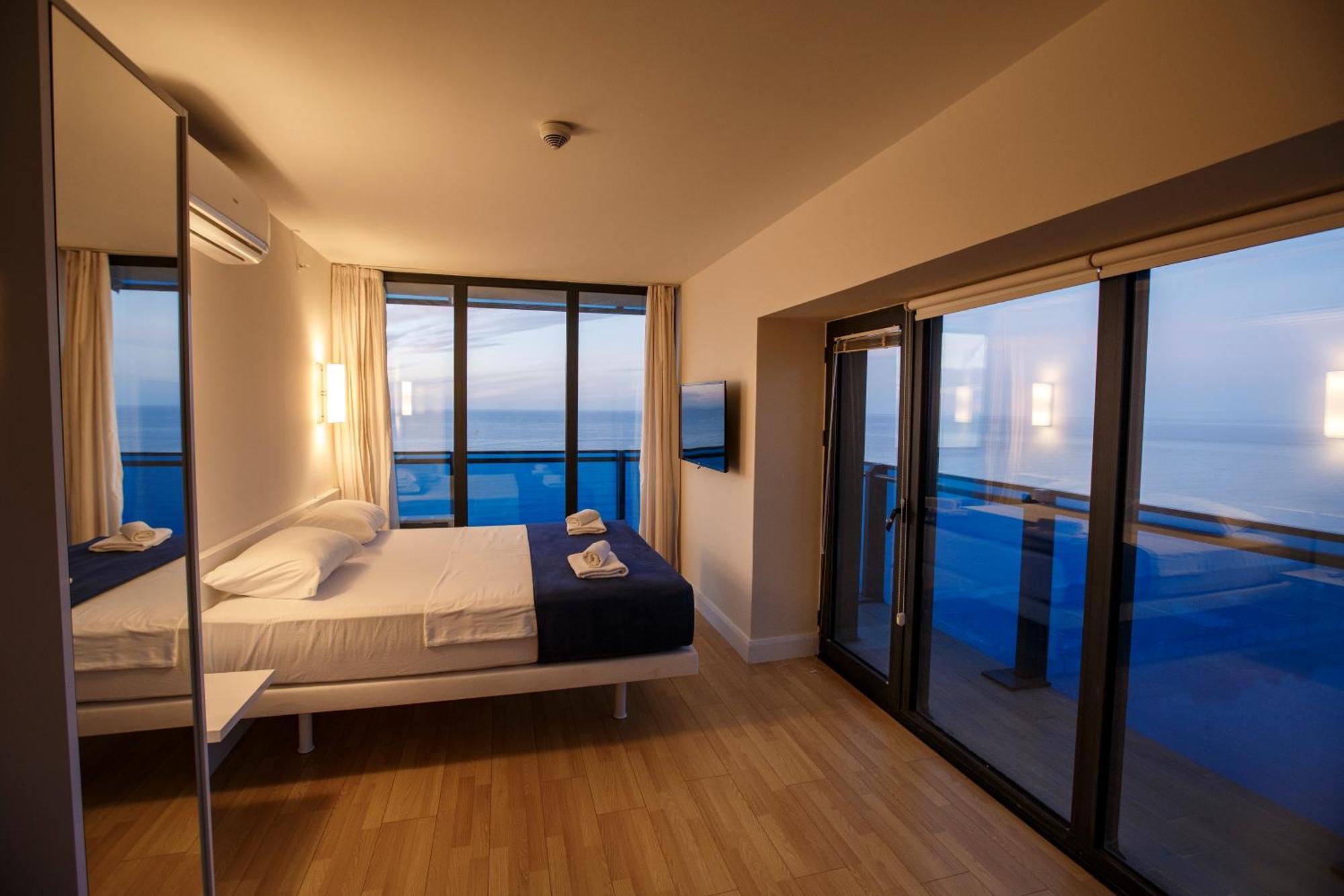 Panorama Orbi Beach Resort Center Suite バトゥーミ エクステリア 写真