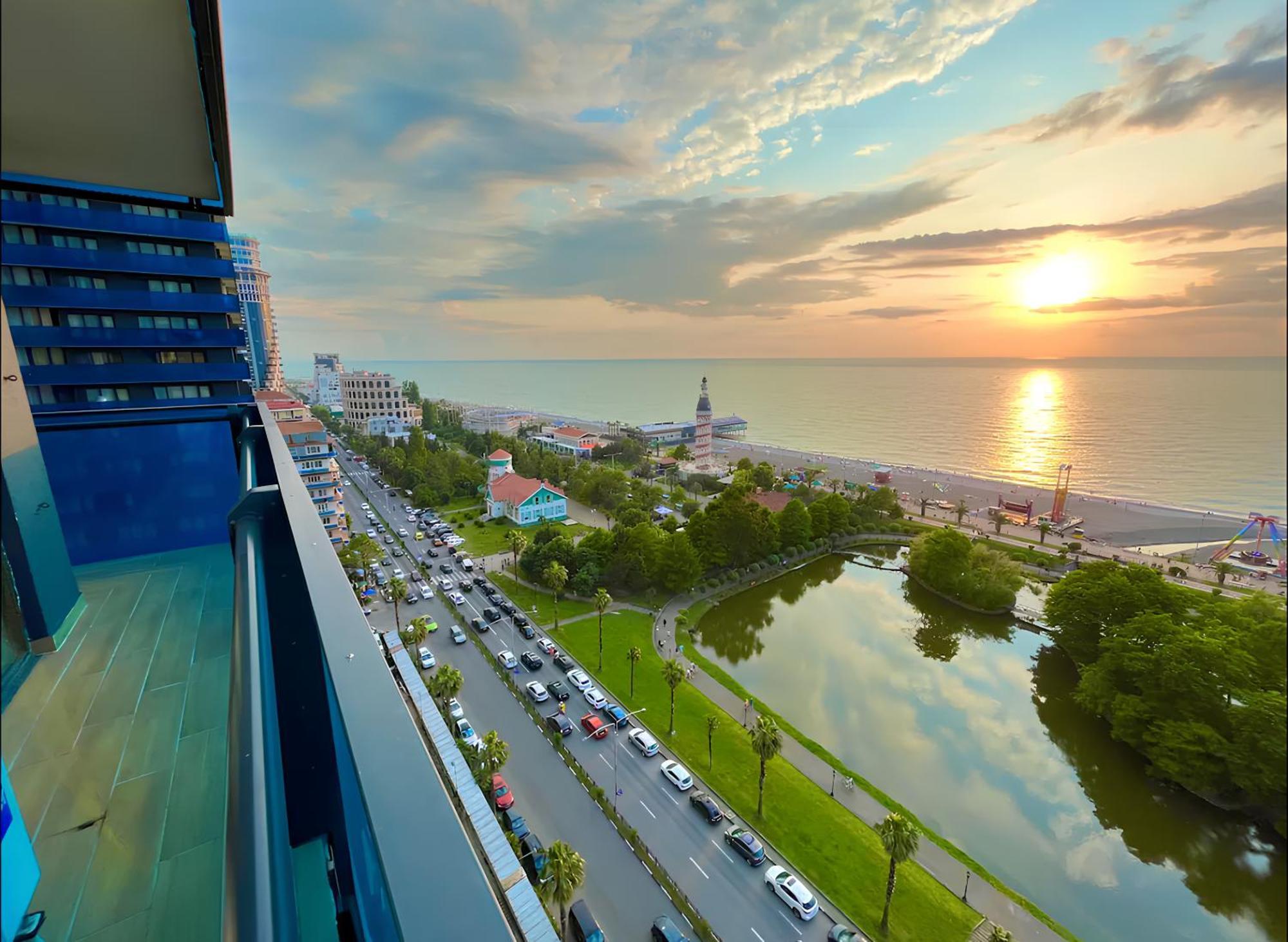 Panorama Orbi Beach Resort Center Suite バトゥーミ エクステリア 写真