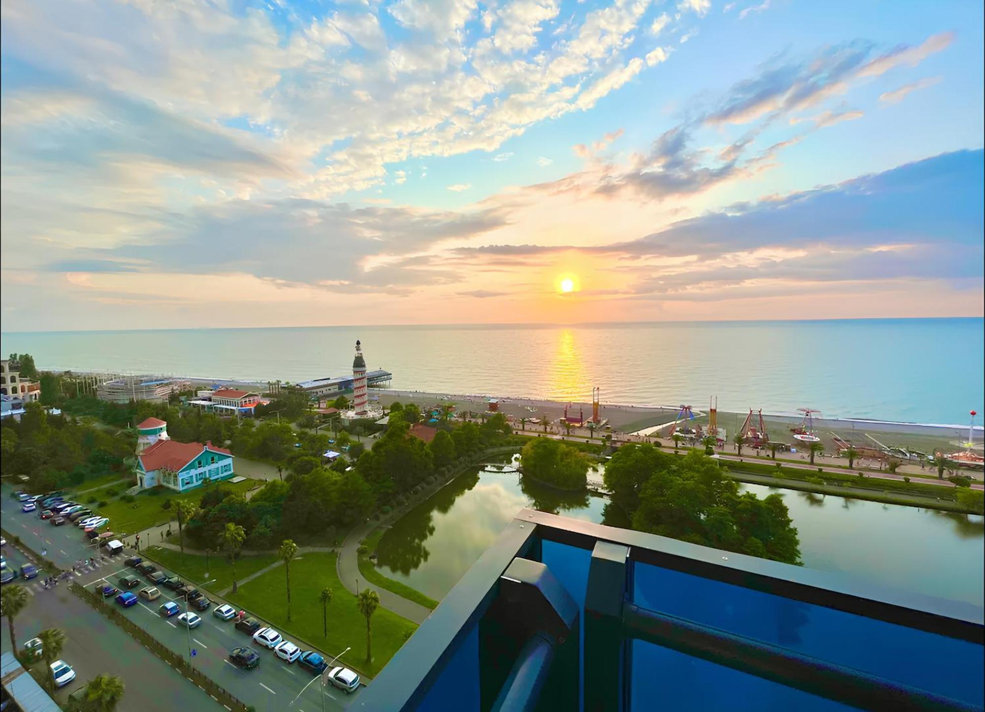 Panorama Orbi Beach Resort Center Suite バトゥーミ エクステリア 写真